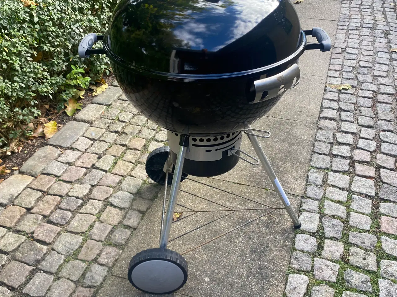 Billede 1 - Meget velholdt Weber kuglegrill 57cm