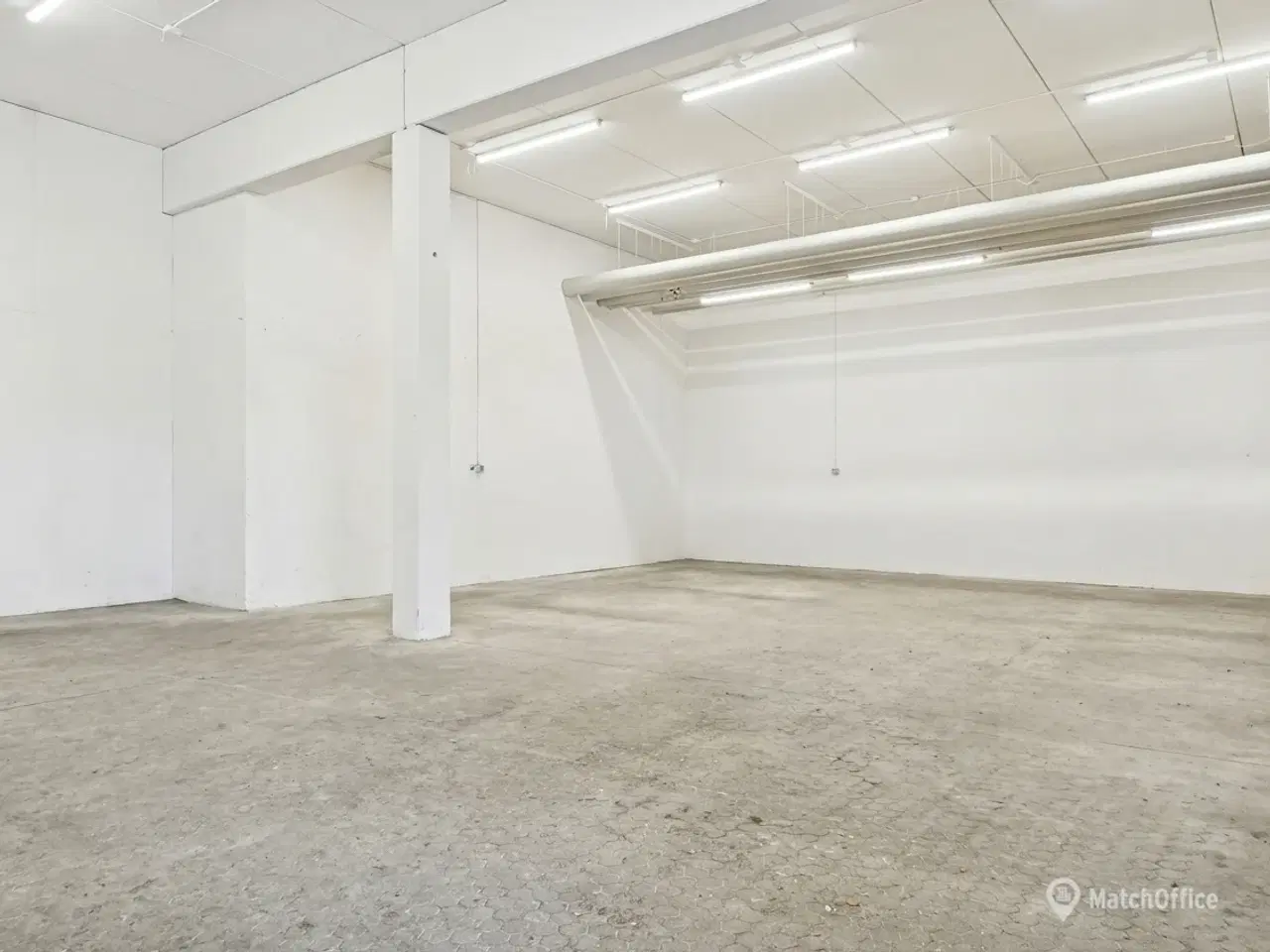 Billede 2 - Nyistandsatte kontor- og lagerlokaler med adgang til elevator (1. sal)