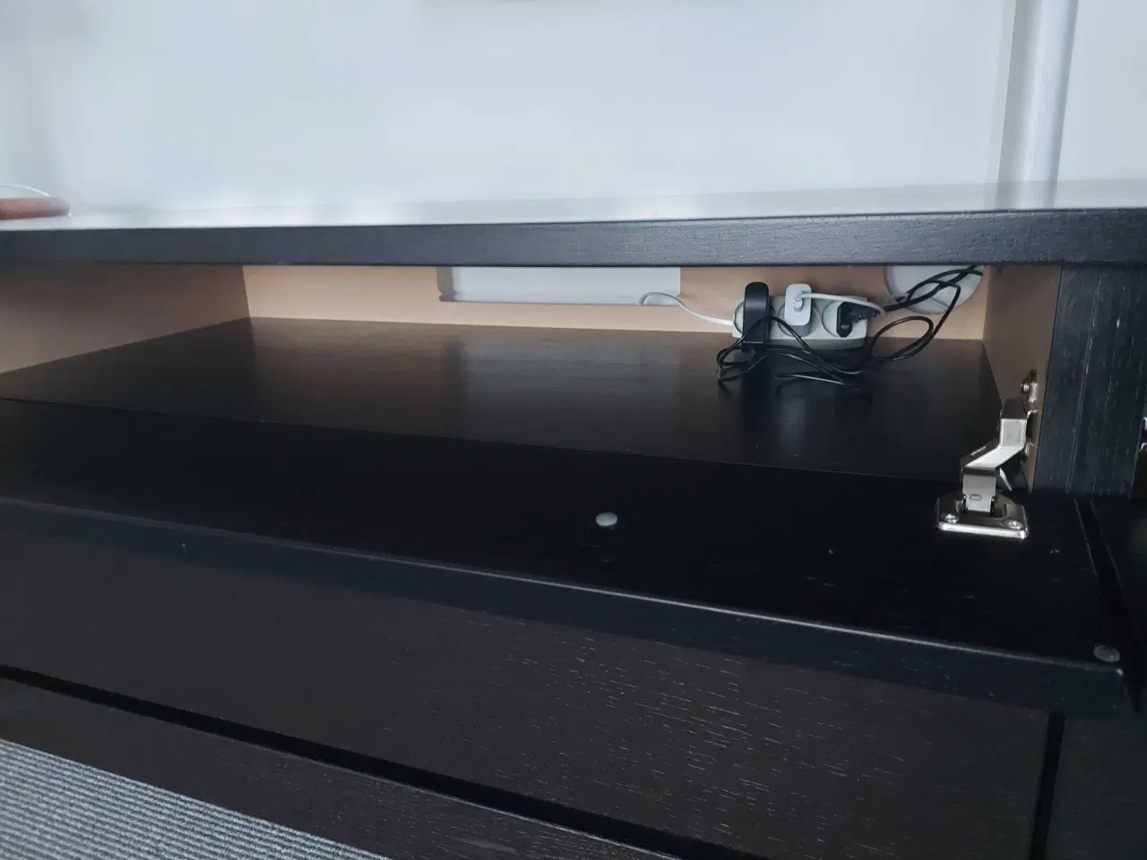 Billede 5 - Yderst velholdt SKOVBY sort træskænk