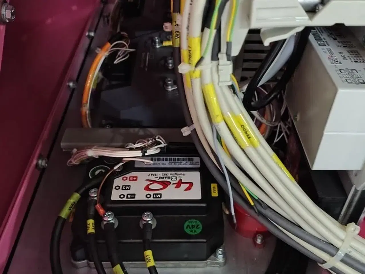 Billede 7 - Eleven Transport Robots and six chargers E&K AUTOMATION ECO L03