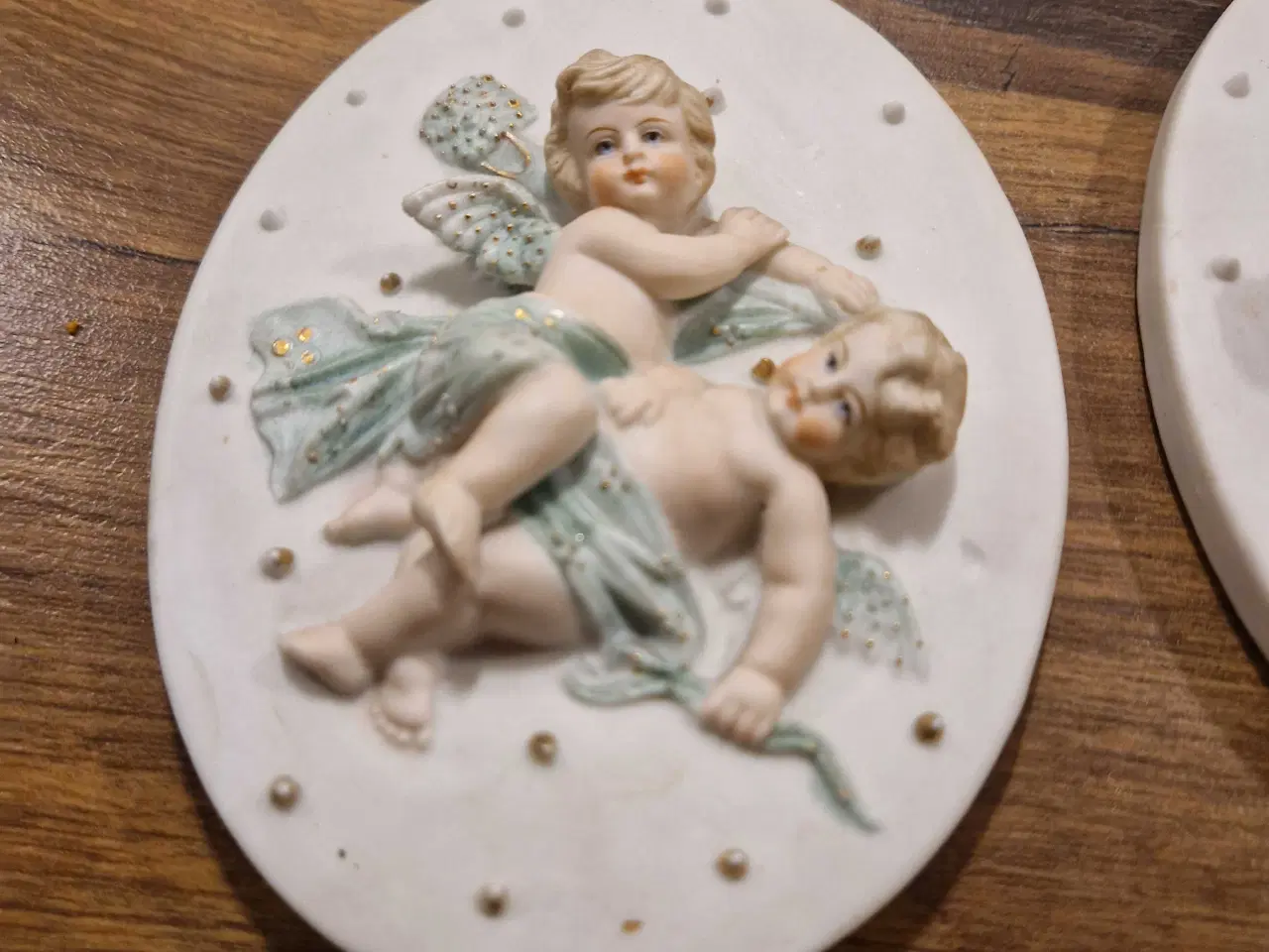 Billede 3 - Antikke relieffer I biscuit porcelæn 