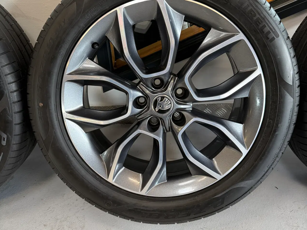 Billede 4 - Originale 19” Skoda fælge med hankook dæk