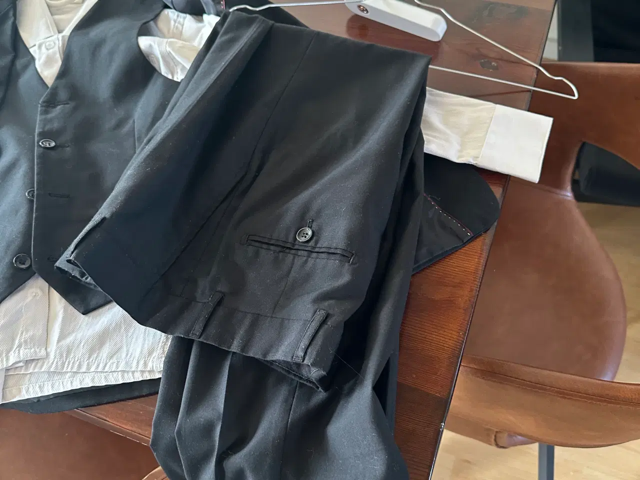 Billede 2 - Habit sæt  i sort farve str. 10-12