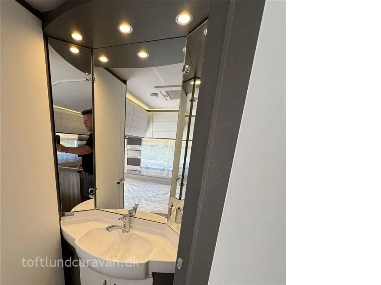 Billede 17 - 2024 - Hobby Excellent Edition 650 KMFe   Sønderjyllands aut. HOBBY forhandler. ULTIMATIV FAMILIEVOGN, Op til 8 sovepladser. NU PÅ LAGER NU.