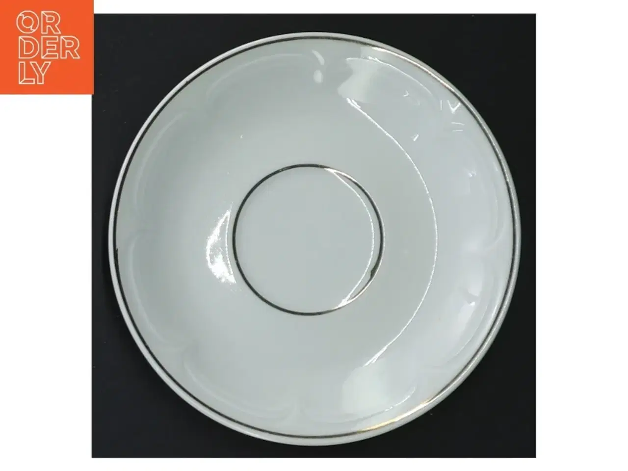 Billede 4 - Hvide under tallerkener (str. Ø. 11 cm. 4 styk)