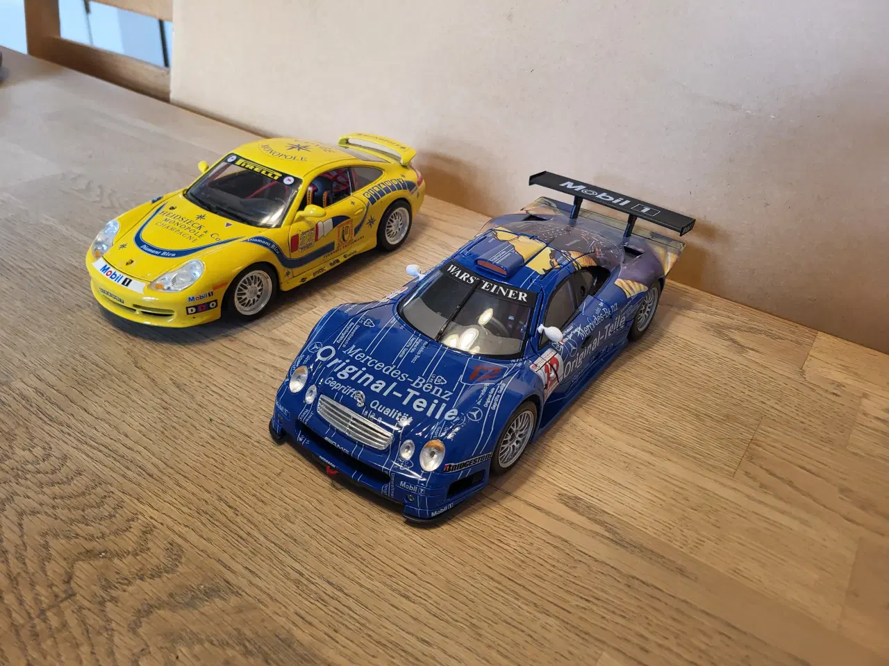 Billede 2 - Modelbiler 2 stk. 500 kr. 1:18