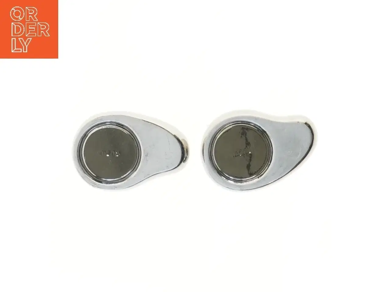 Billede 2 - To runde rustfrie stål lysestager fra Menu (str. 12 cm)