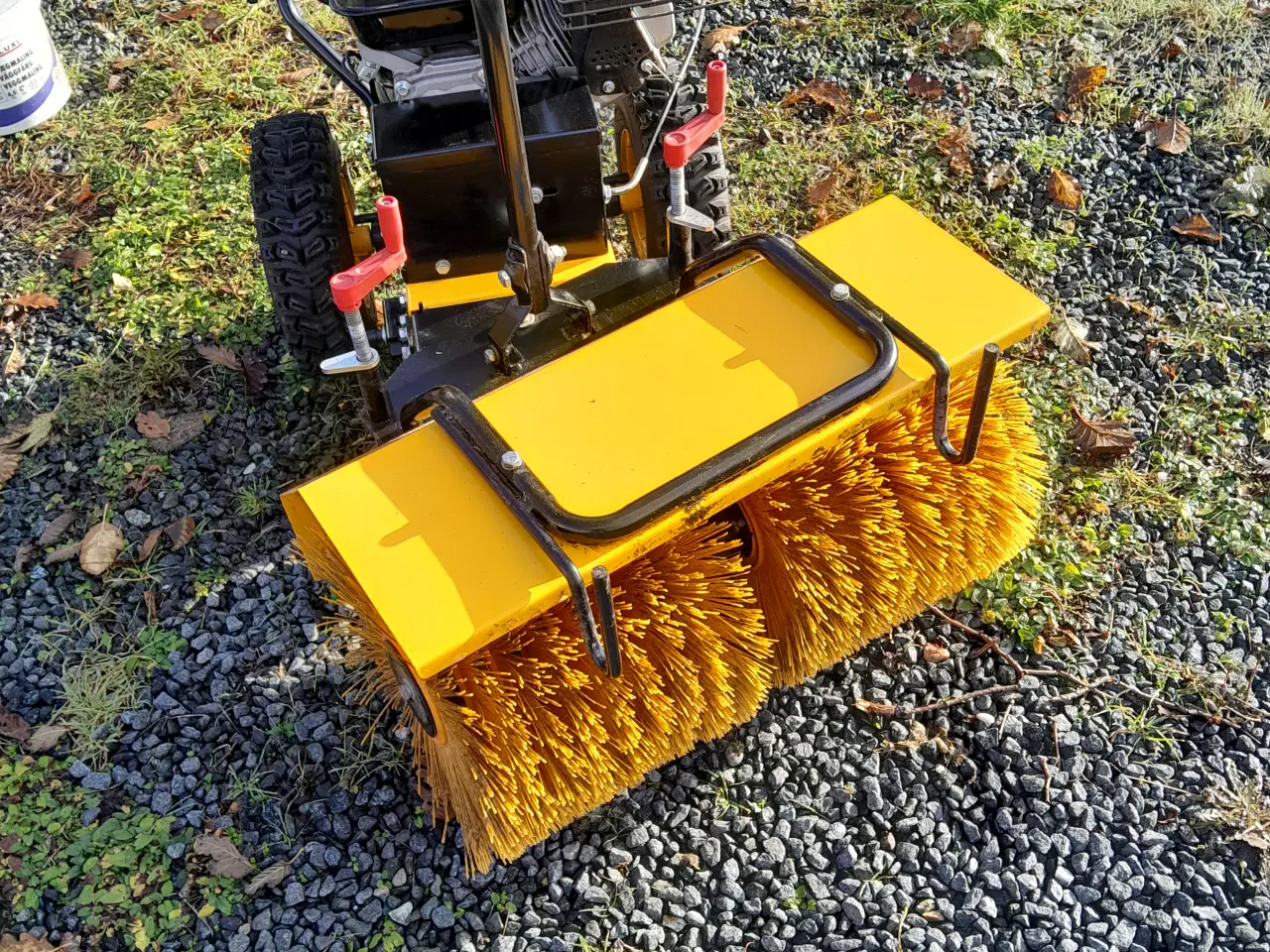 Billede 2 - Fejemaskin til sne, sand, blade