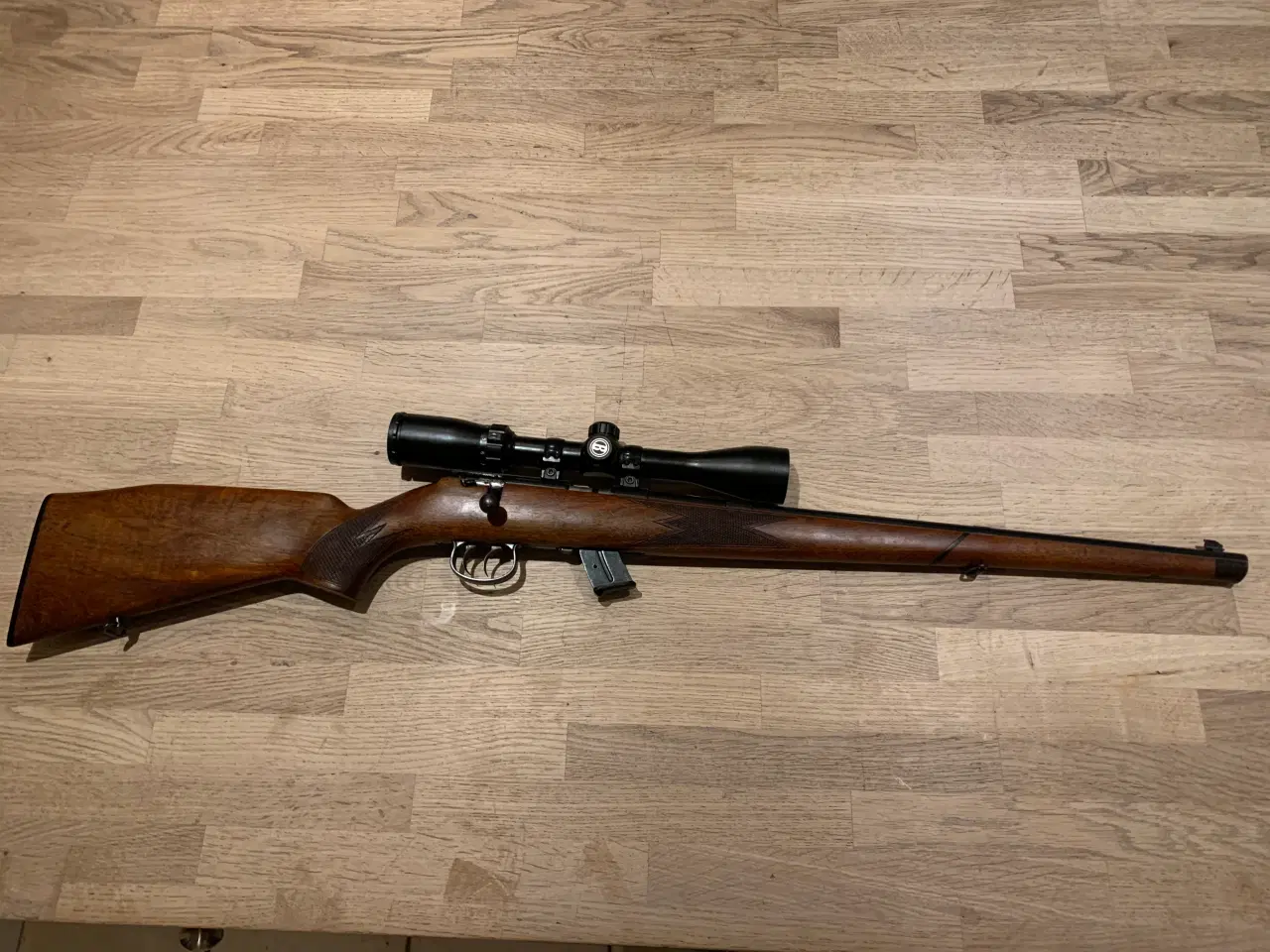 Billede 1 - Salonriffel 22lr med snelle.