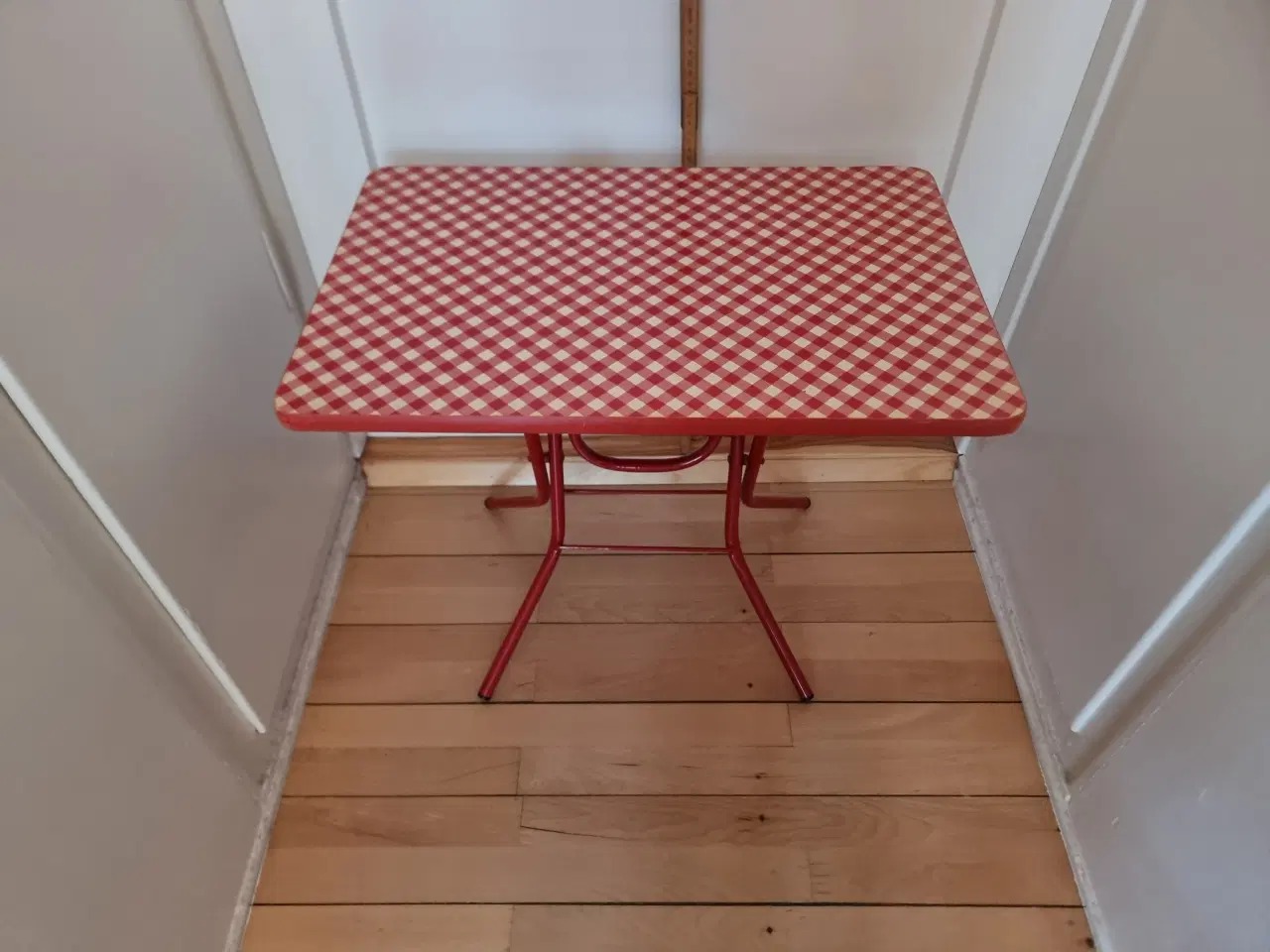 Billede 2 - Legebord/børnebord