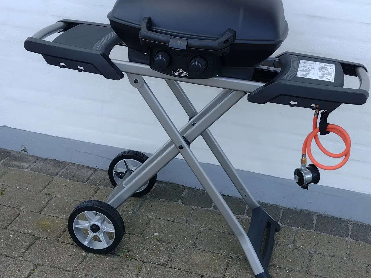 Billede 1 - NY Napoleon gasgrill travel Q 285 m.foldbar vogn 