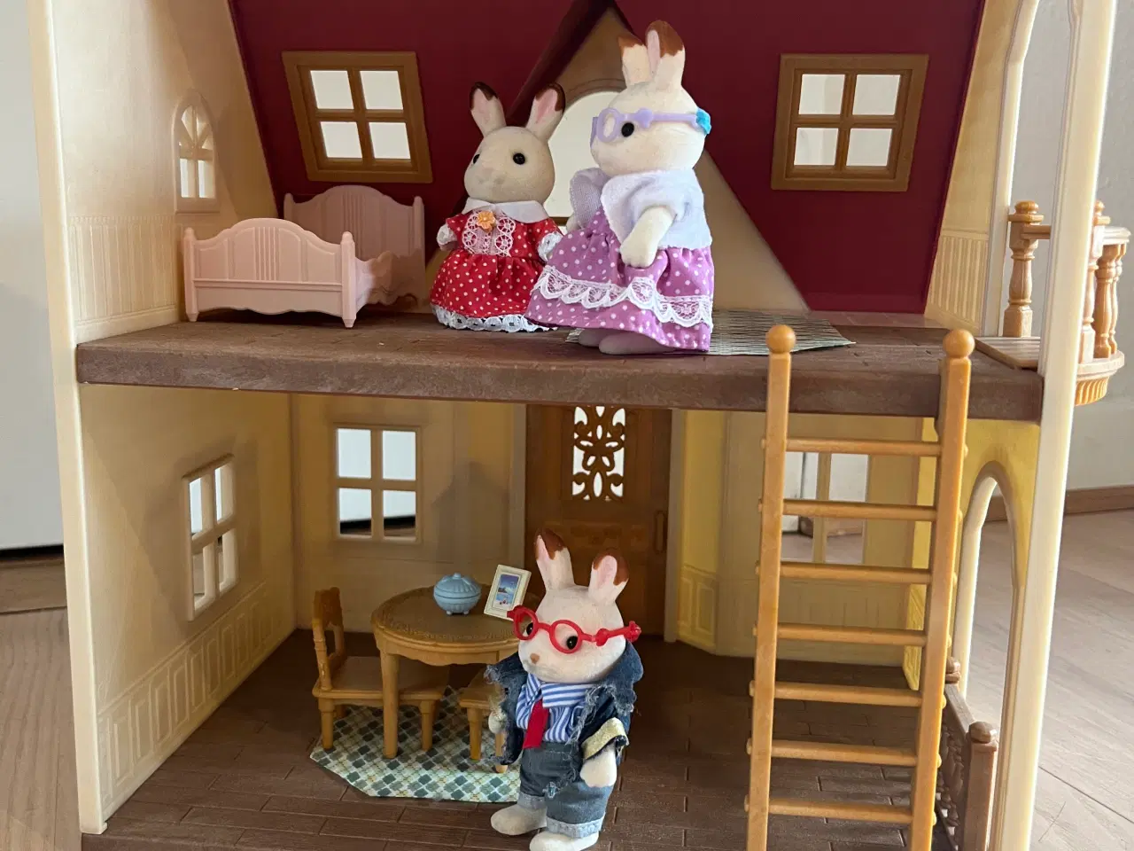 Billede 3 - Huse, kanin familie og tilbehør fra Sylvanian Fam