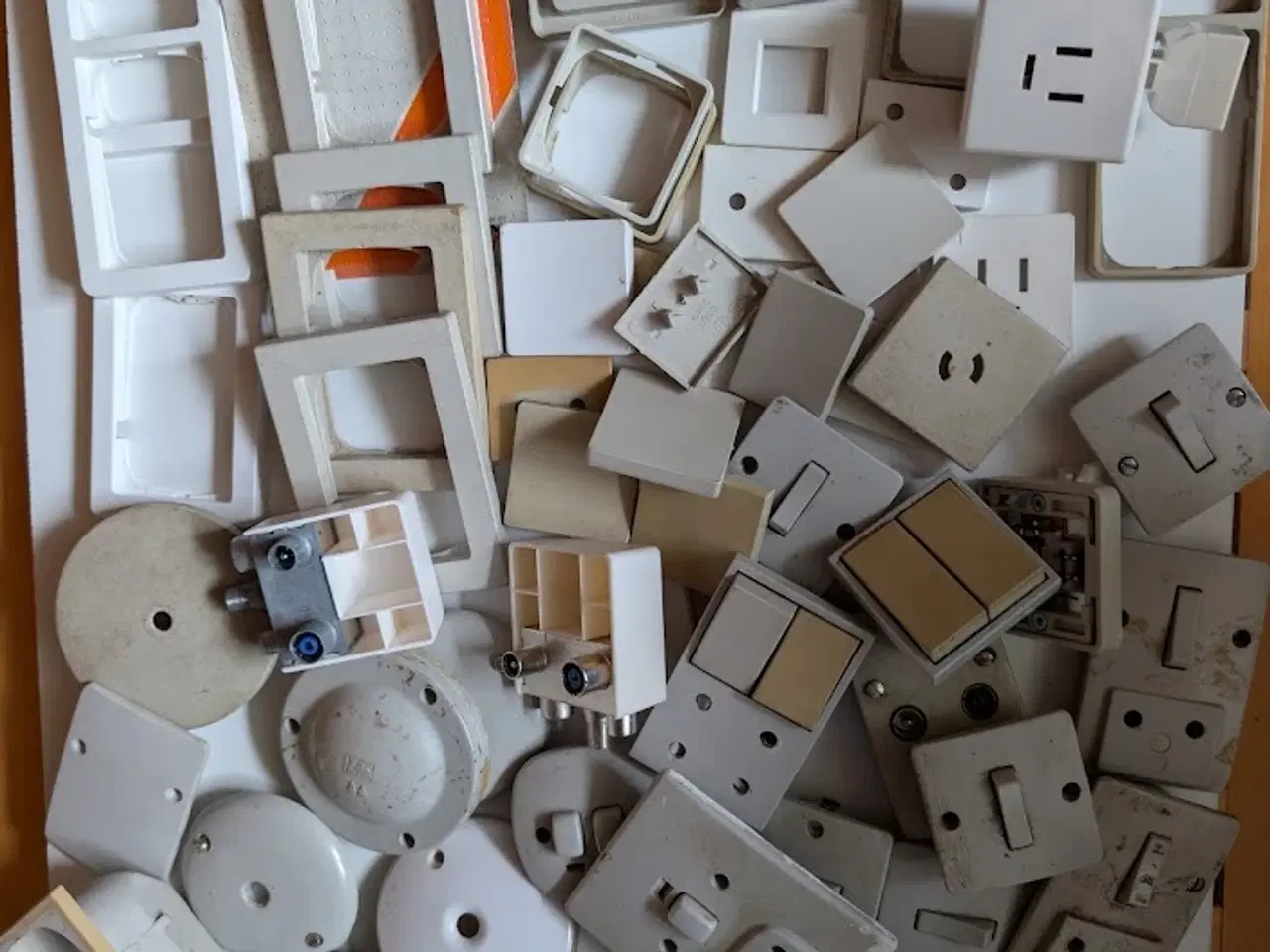 Billede 1 - Div. el  materiale, brugt og nyt.