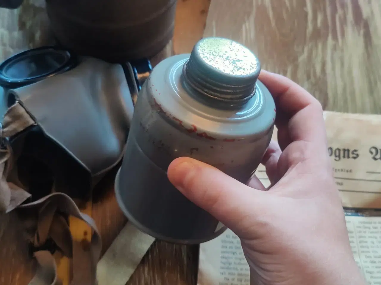 Billede 5 - Gasmaske 1939 + Gjellerup Sogns Avis fra 1943