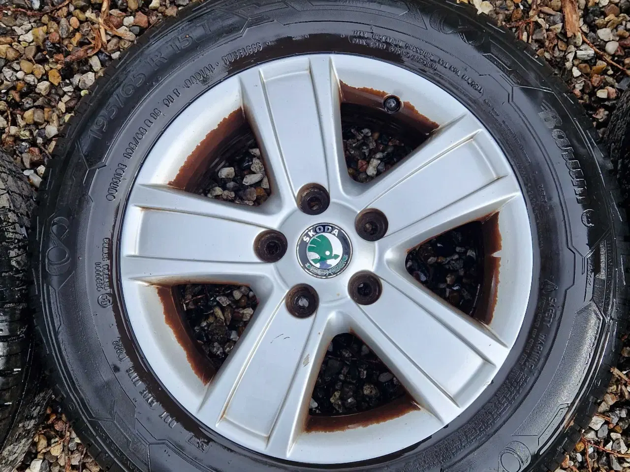 Billede 1 - Fine sommerdæk på Alufælge