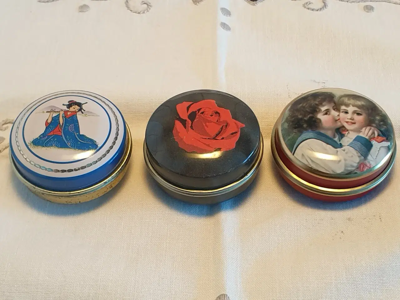 Billede 1 - Pille dåser/æsker små 1stk5kr 3stk10kr