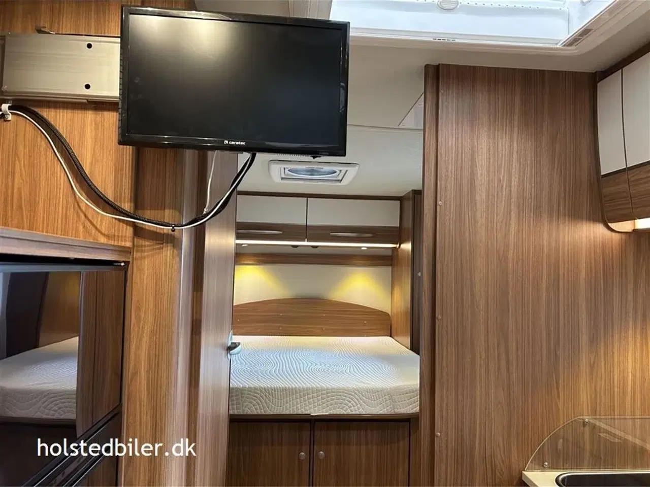 Billede 18 - 2017 - Carado T 449 Perfect 10   Automatgear, queensbed og udstyr.
