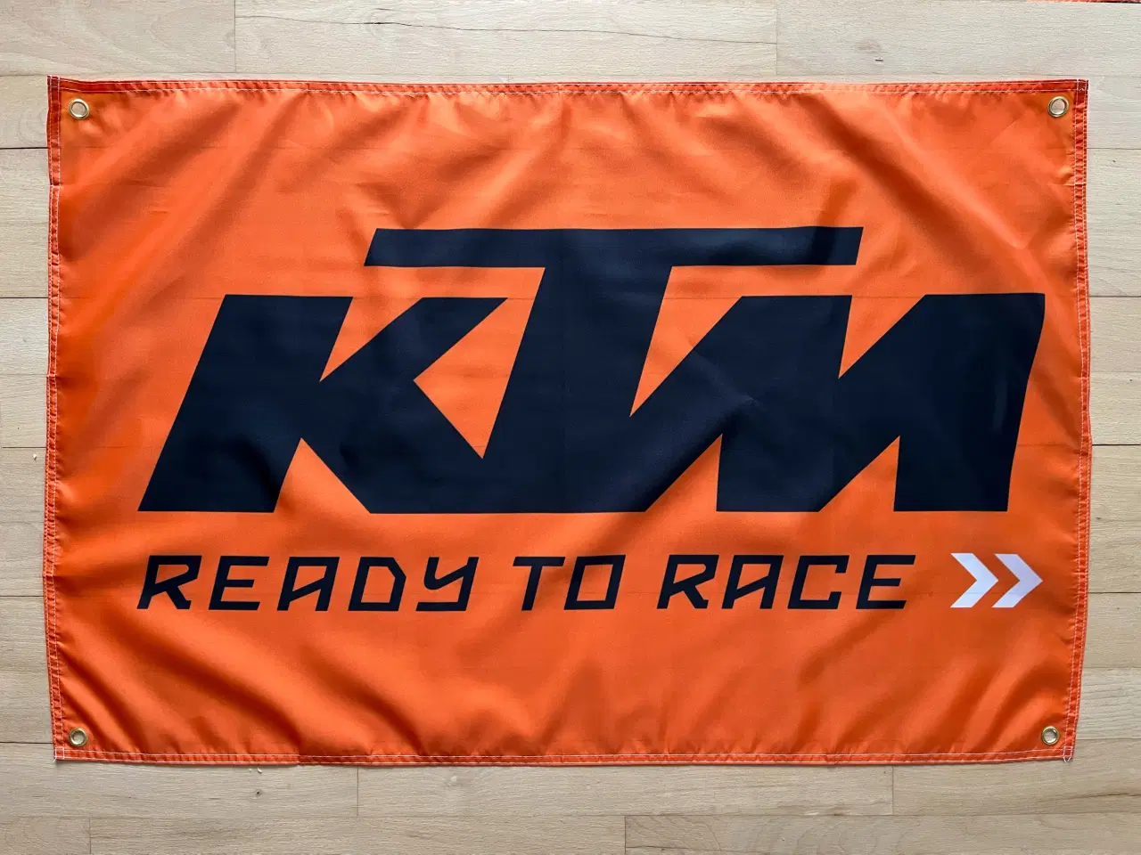 Billede 1 - Flag med KTM logo
