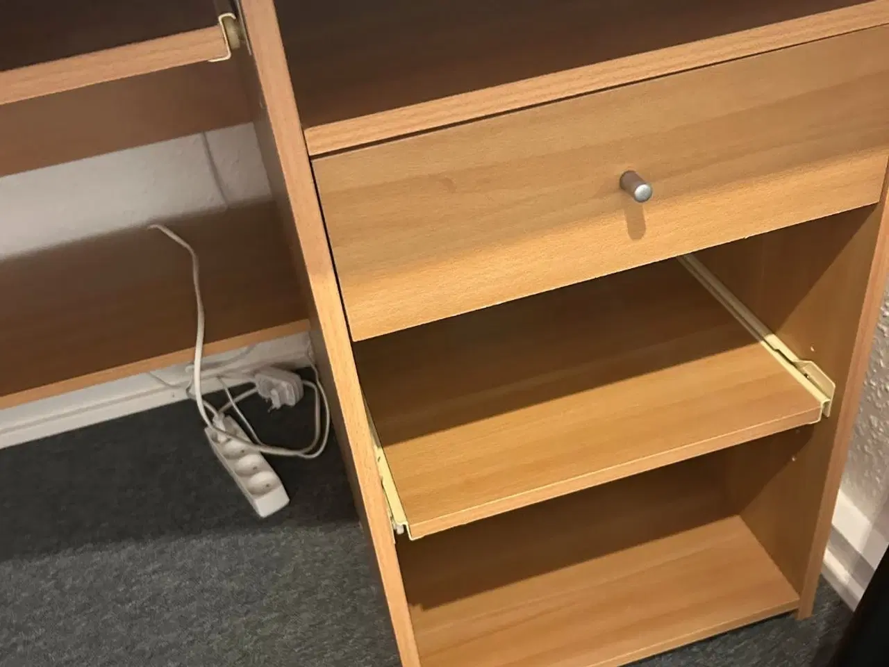 Billede 3 - Kontor bord og kontor stol