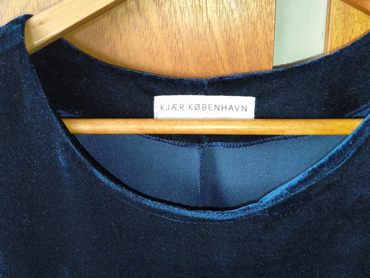 Billede 2 - KJÆR KØBENHAVN VELOUR KJOLE, STR. 44, I FLOT STAND