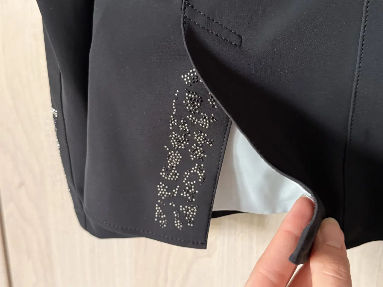 Billede 4 - Pikeur Saphira stævnejakke sælges