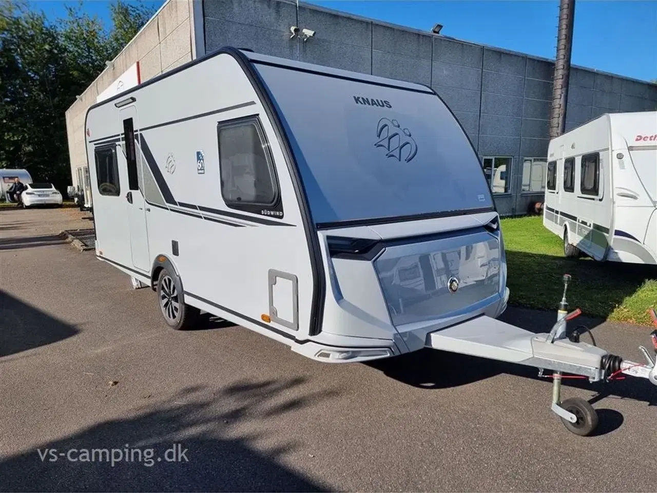 Billede 1 - 2024 - Knaus Südwind 450 FU "60 Years"   LÆKKER CAMPINGVOGN I DE NYE INNOVATIVE FARVER.