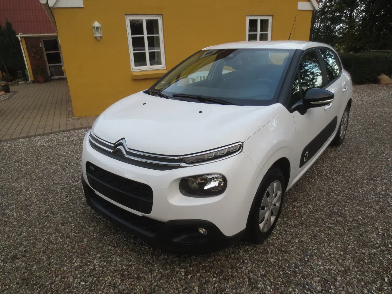 Billede 1 - Citroen C 3 1.2 i 82 Hk Årg 2017 Nysynet 