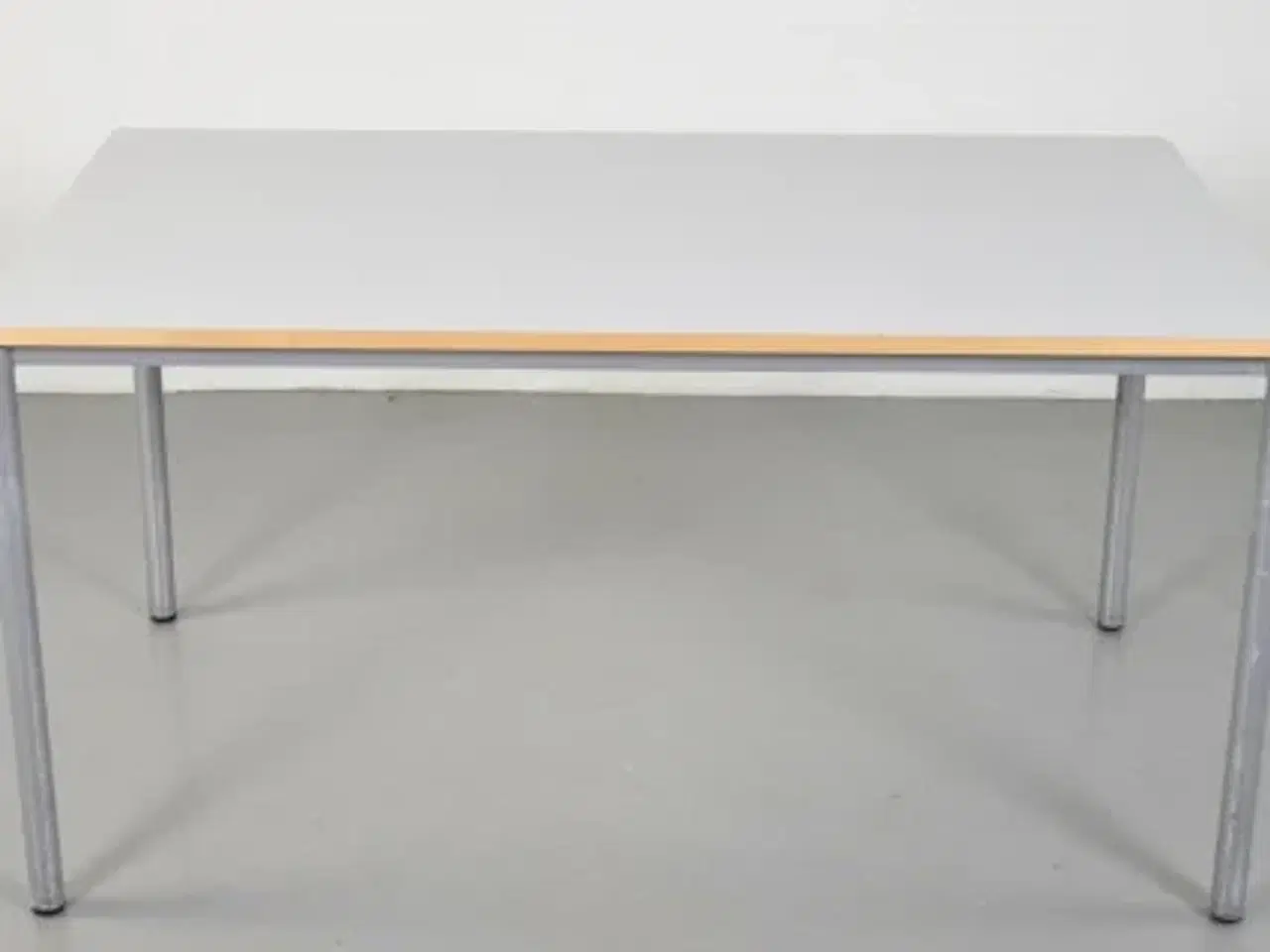 Billede 1 - Kantine-/mødebord med grå plade og alufarvet stel