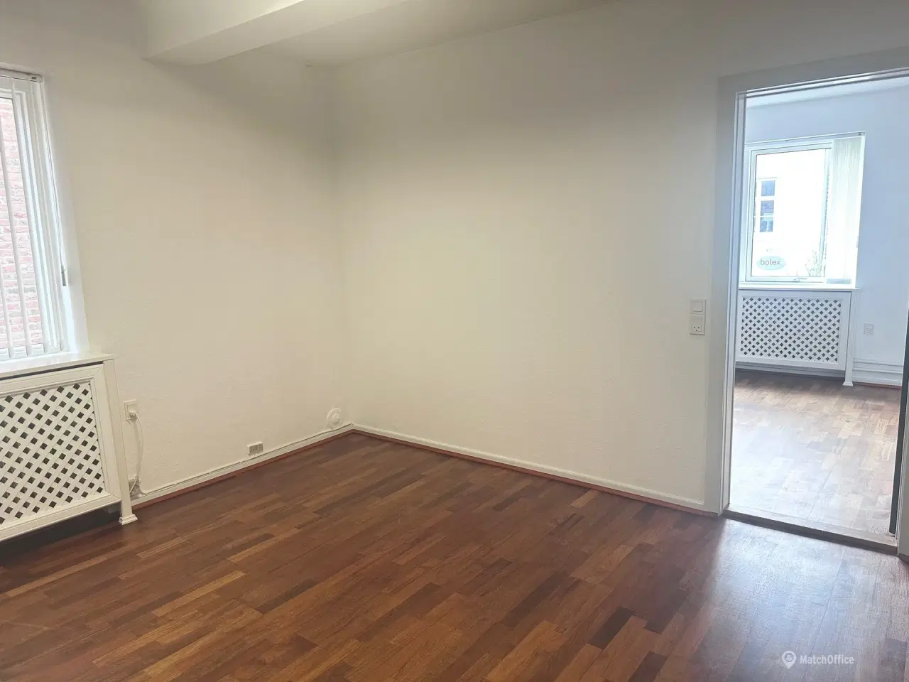 Billede 10 - Central beliggenhed på gågaden