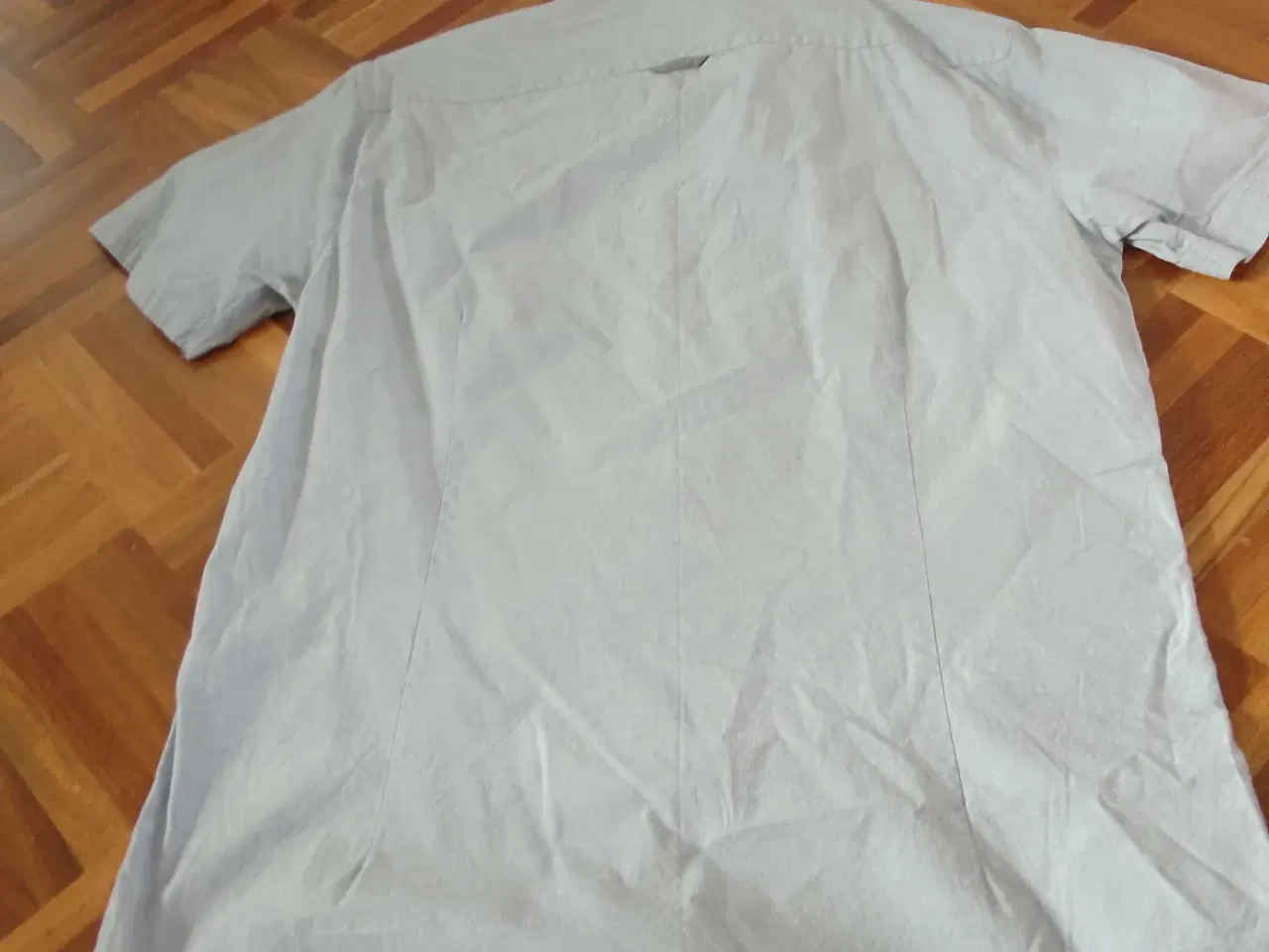 Billede 2 - Kort ærmet skjorte str m 