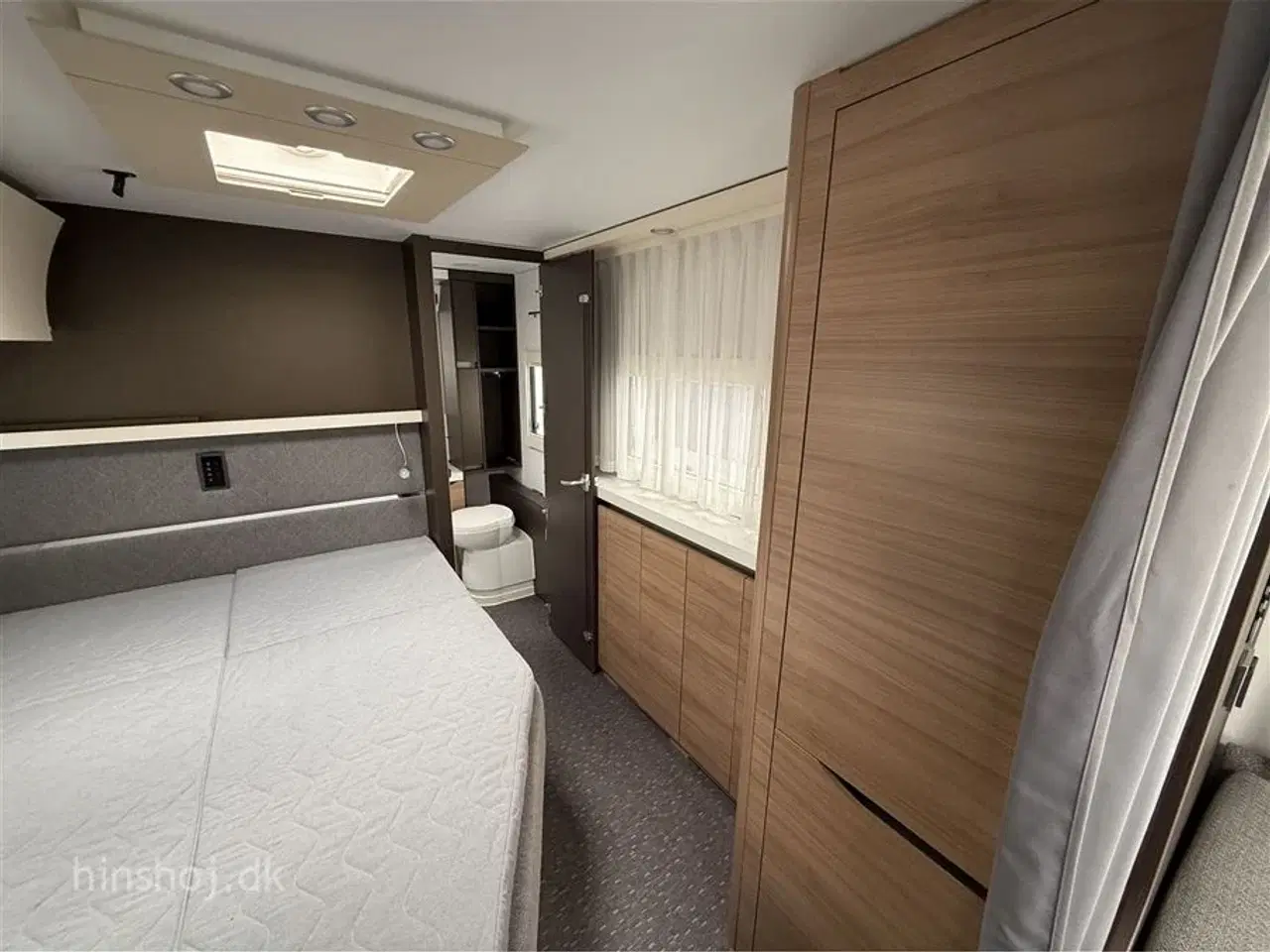 Billede 18 - 2019 - Adria Alpina 753 UP   Lækker vintervogn med dobbeltseng, rundsiddegruppe fra Hinshøj Caravan