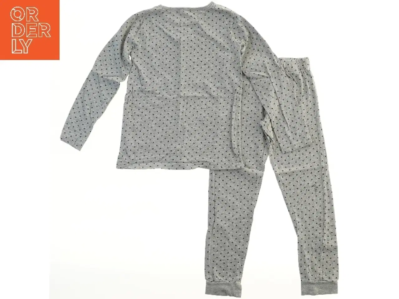 Billede 1 - Grå pyjamassæt fra Name It (str.  trøje:128 bukser:122 cm)