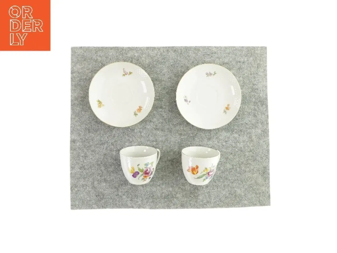 Billede 2 - Sæt med 2 kopper og 2 underkopper (str. HØ: 7x8 cm og Ø: 14 cm )