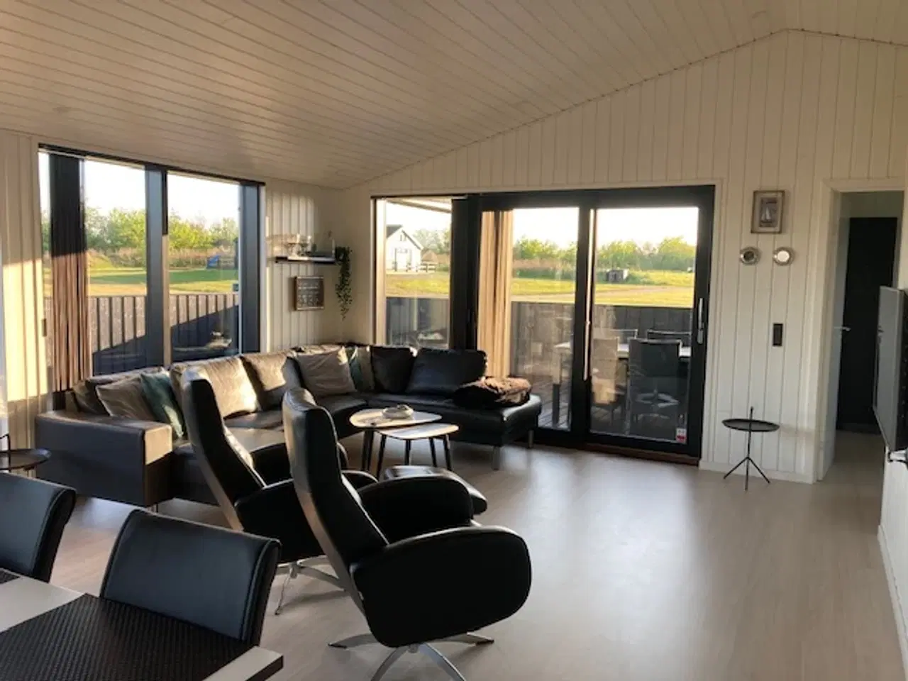 Billede 10 - Luksus Sommerhus med Vildmarksbad, Sauna Tønde