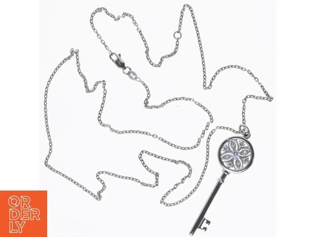 Billede 2 - Sølvfarvet nøgle halskæde (str. Ø 21 cm)