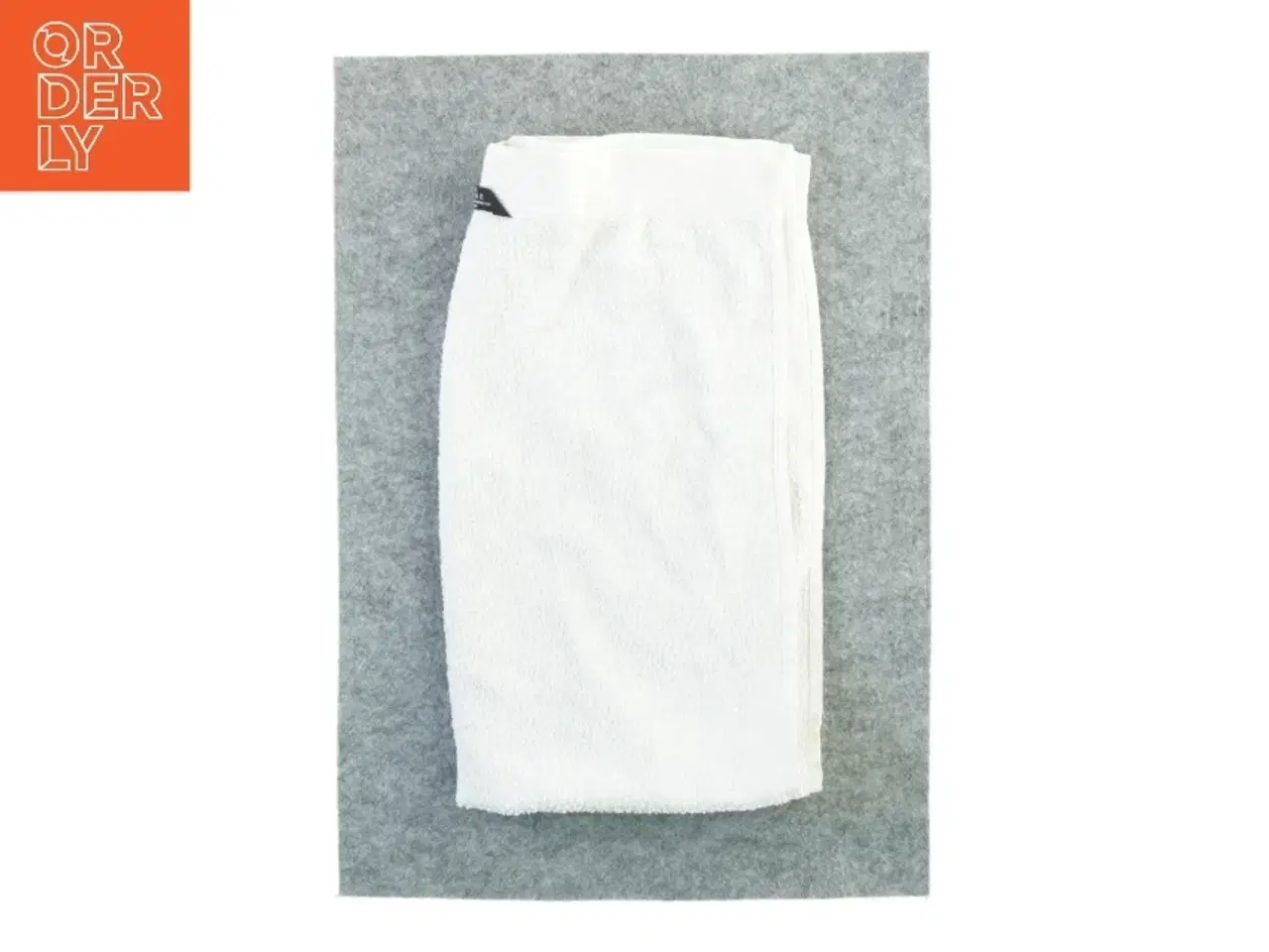 Billede 1 - Håndklæde fra Magasin (str. 95 x 46 cm)