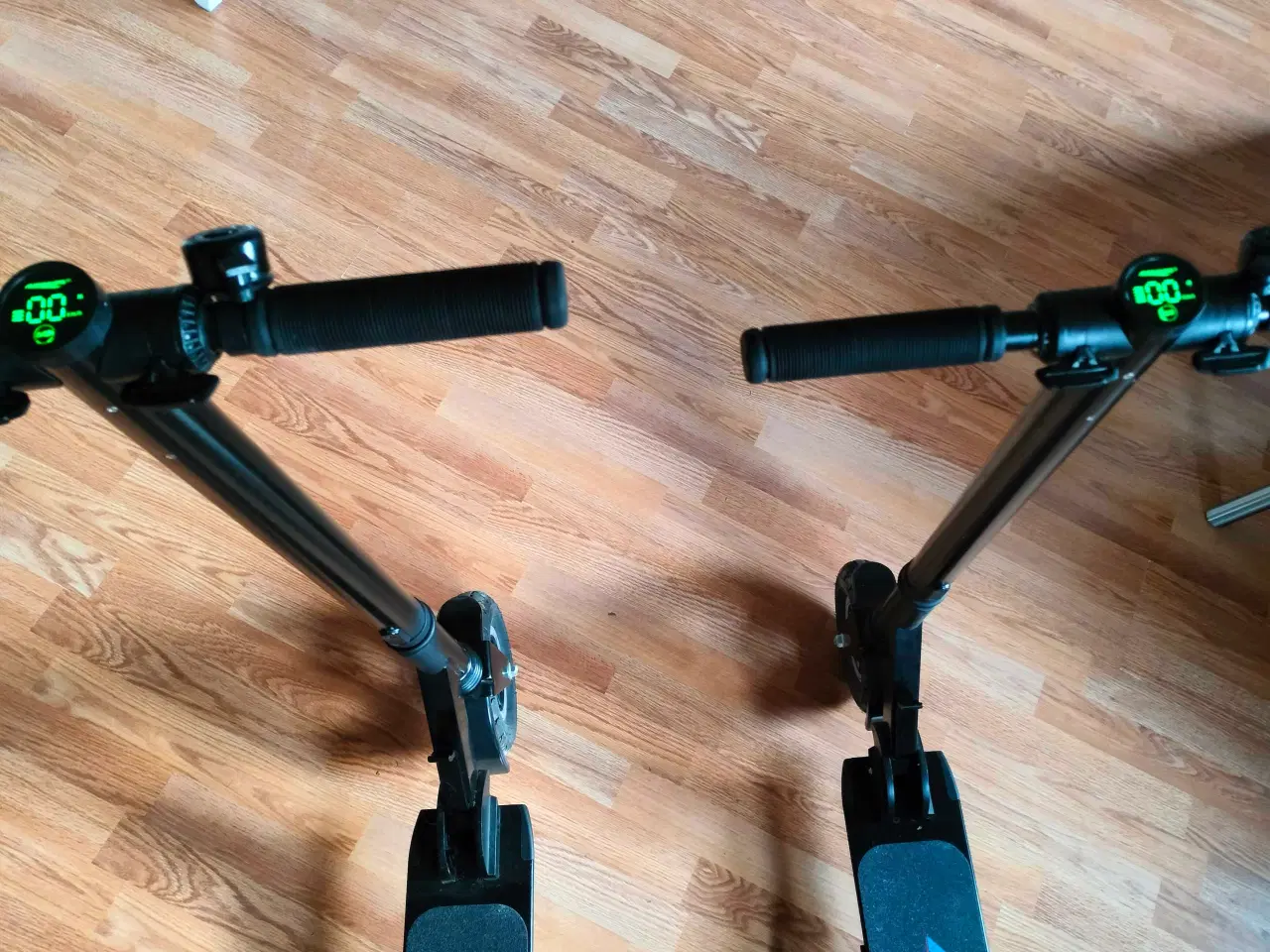 Billede 2 - Autoskate el.løbehjul 2 stk.