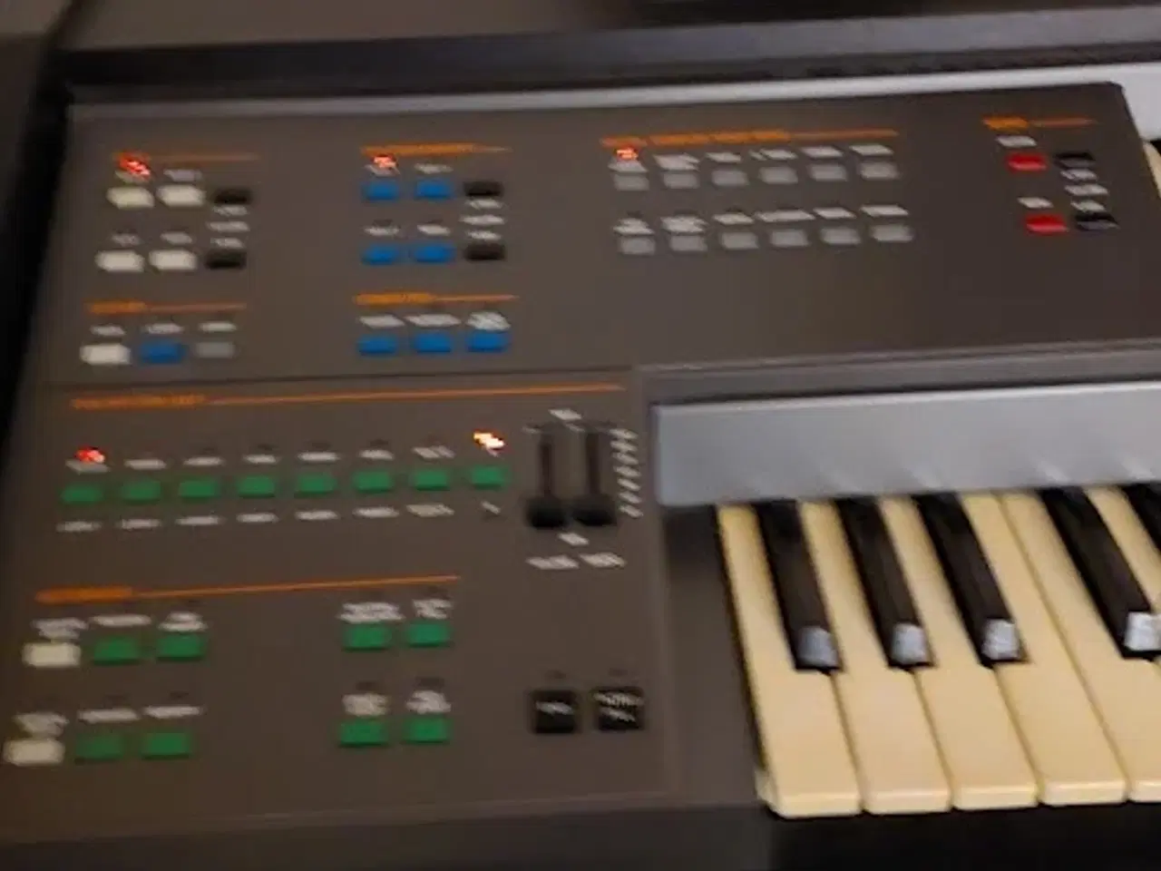 Billede 2 - Keyboard incl. dansk brugsanvisning og bænk sælges