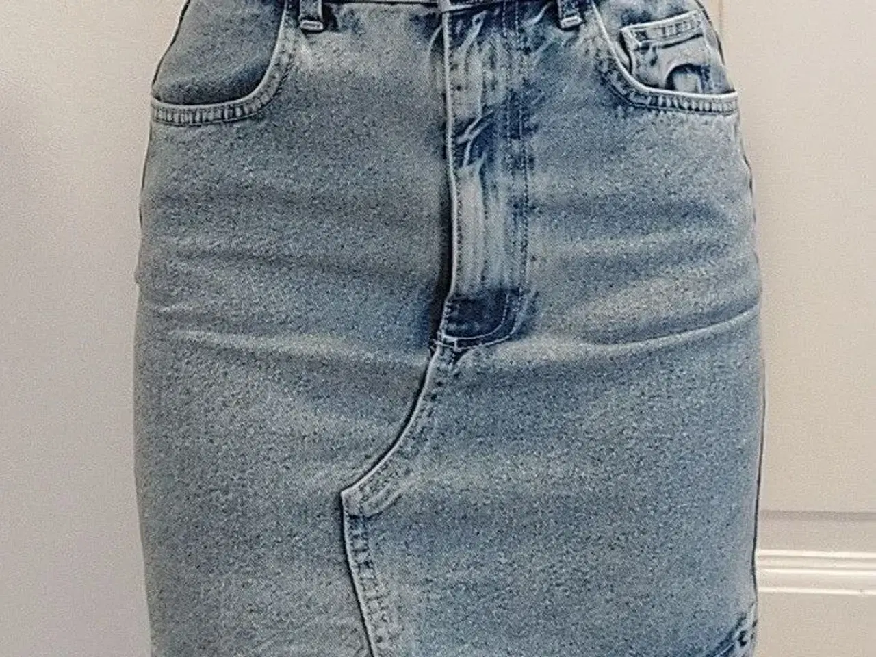 Billede 2 - Denim nederdel højtaljet helt ny 