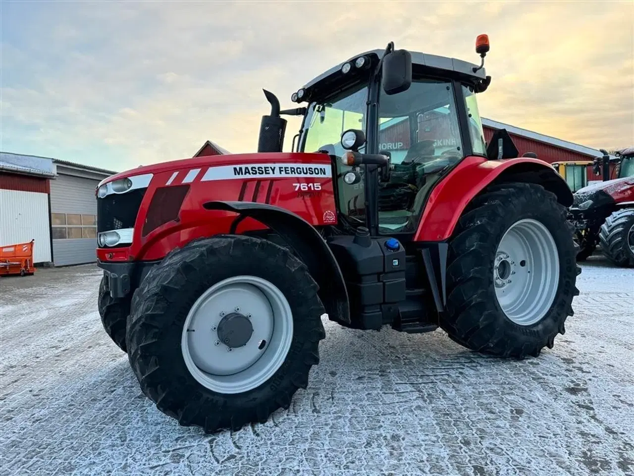 Billede 2 - Massey Ferguson 7615 Dyna VT KUN 4700 TIMER OG FULD AFFJEDRING!