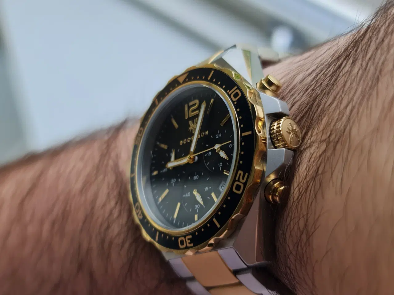 Billede 1 - Scorpion Chronograph Ur – Guld/Sølv – I Æske – Eks