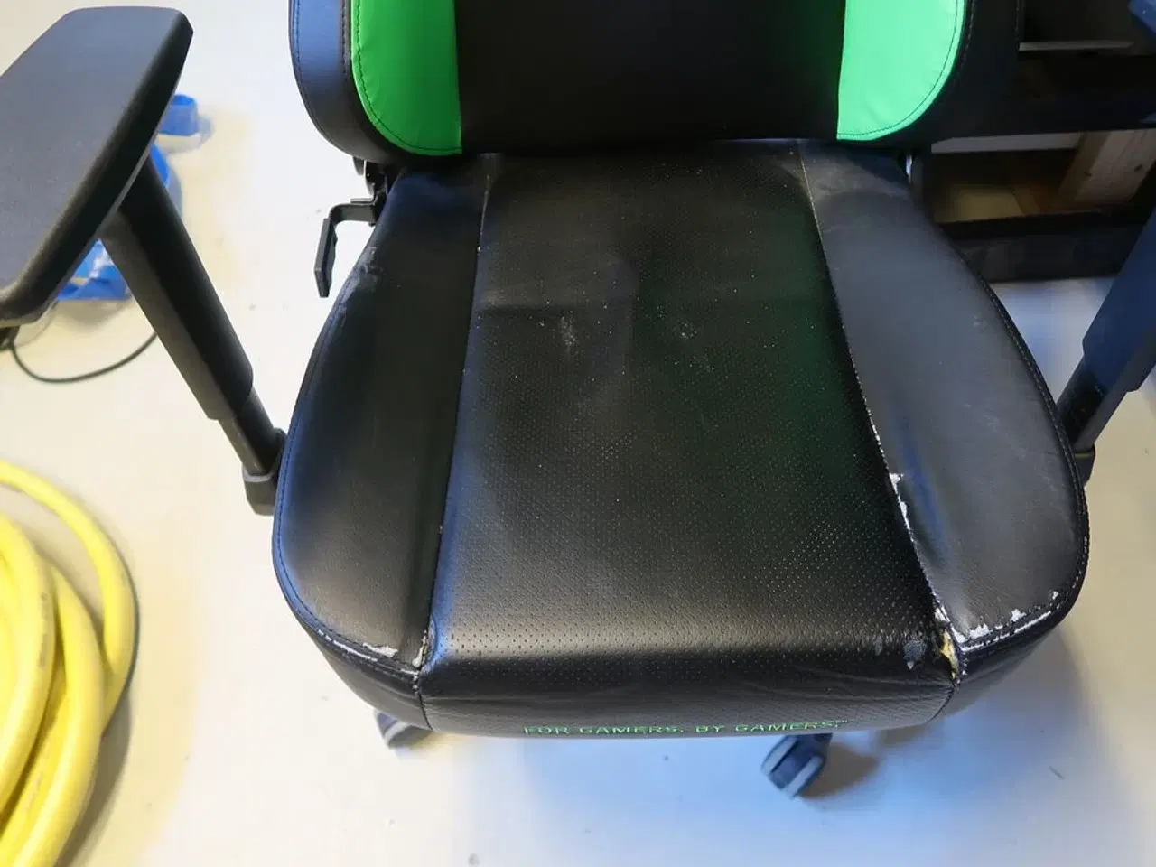 Billede 3 - Samsung LF24T370FWR 24" skærm + keyboard, mus, headset & gamerstol