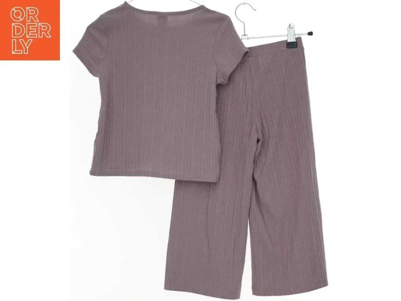 Billede 2 - T-shirt og Bukser Sæt fra Lindex (str. 116)