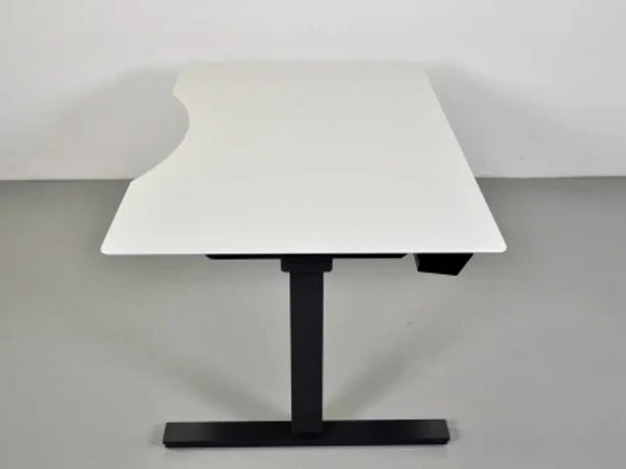 Billede 8 - Hæve-/sænkebord med hvid plade, med mavebue og penneskuffe