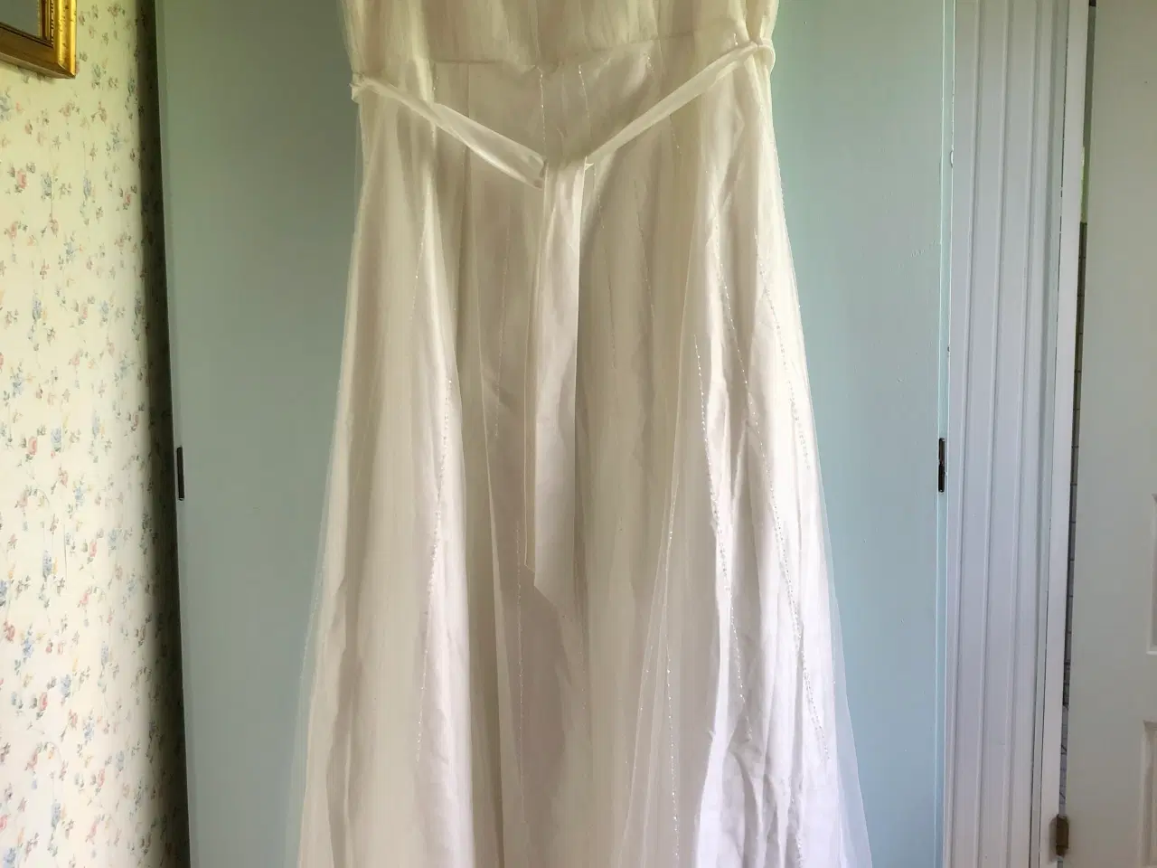 Billede 10 - Lilly brudekjole str 50, slør og sko str 40