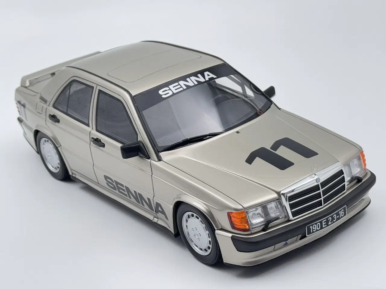 Billede 5 - 1984 Mercedes-Benz 190E 2,3 16v  1:18  