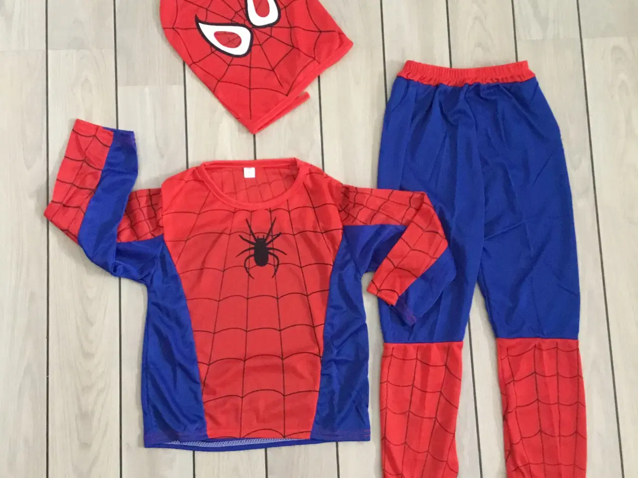 Billede 8 - Spiderman dragt str. 104 NY kostume med Spiderman 