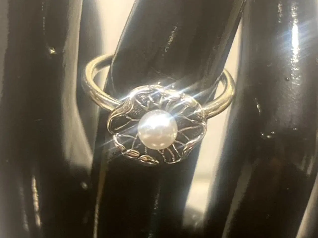 Billede 1 - * Sterlingsølv; Flot blomster-fingerring - med smu