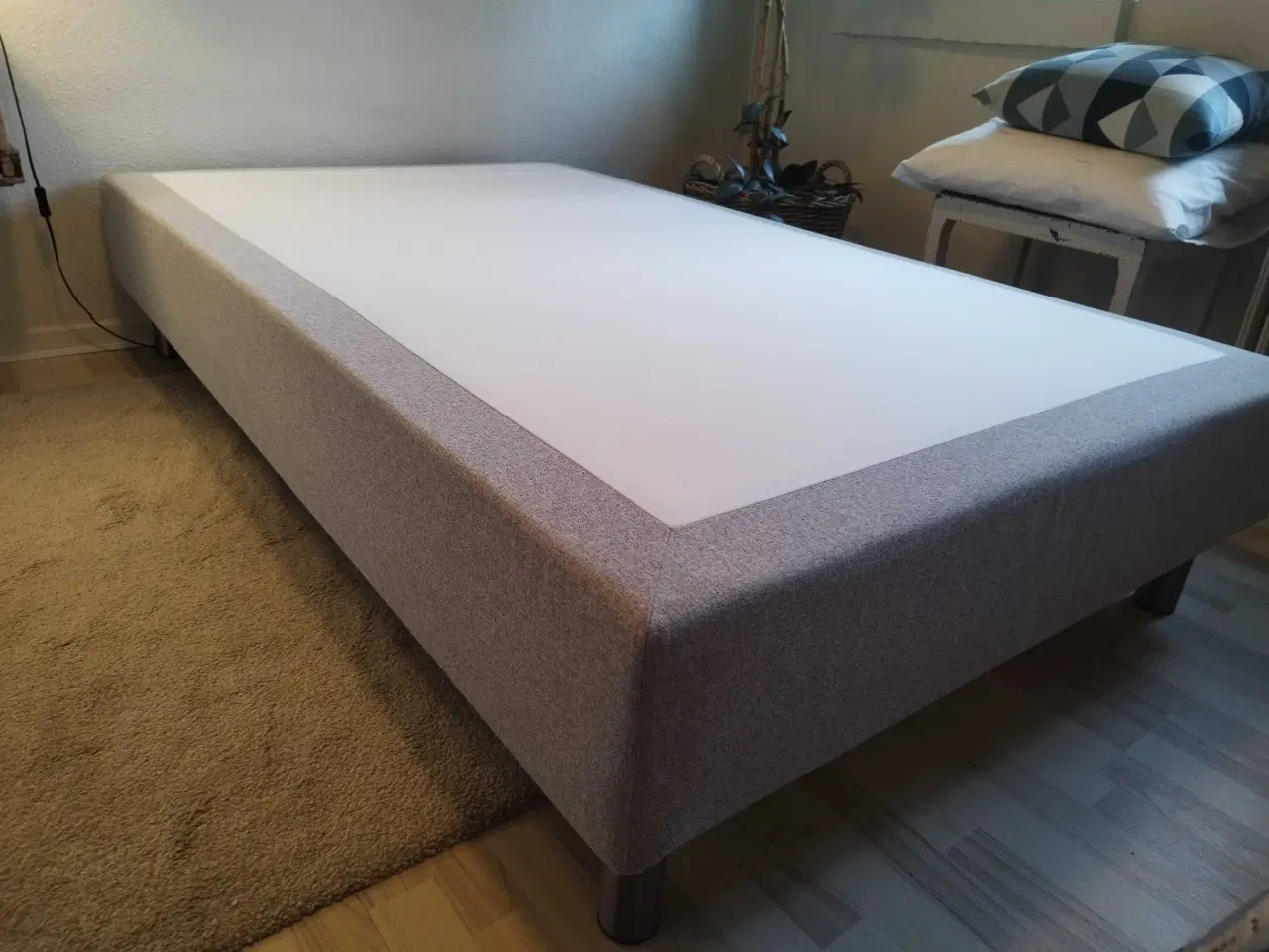Billede 1 - Næsten ubrugt boksmadras