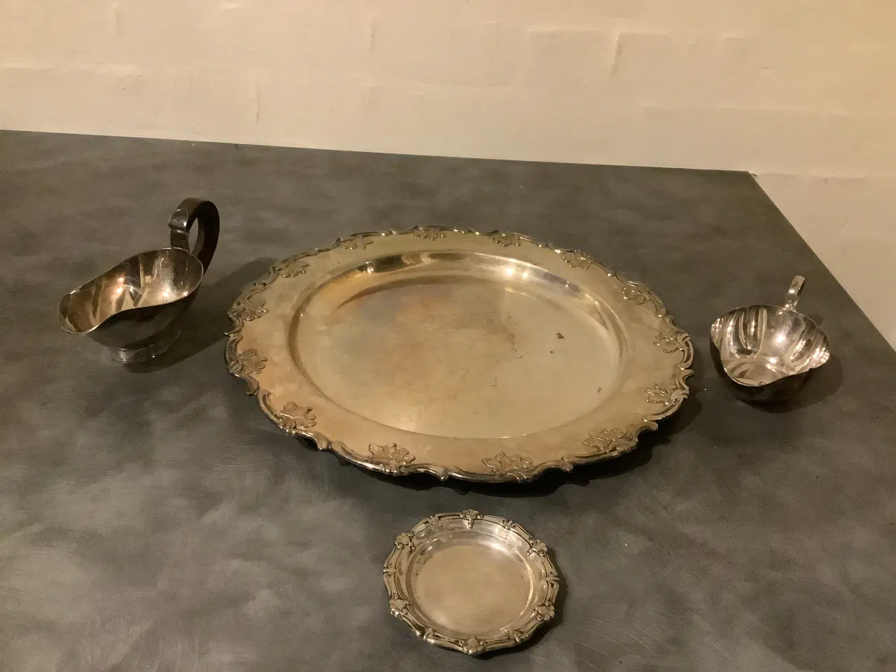 Billede 3 - Serverings fad og 2 kuvert skåle